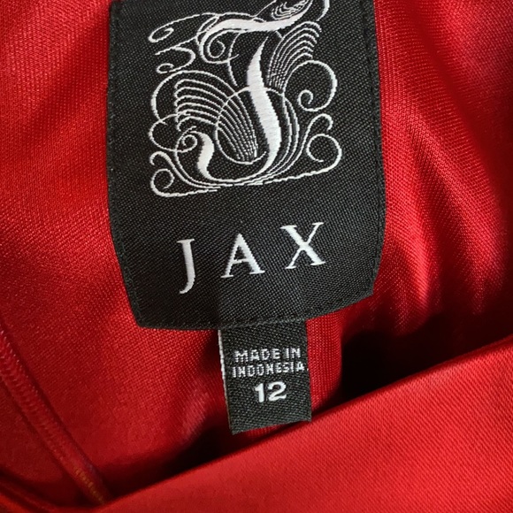 Beautiful Red Occasion Dress - Picture 5 of 10